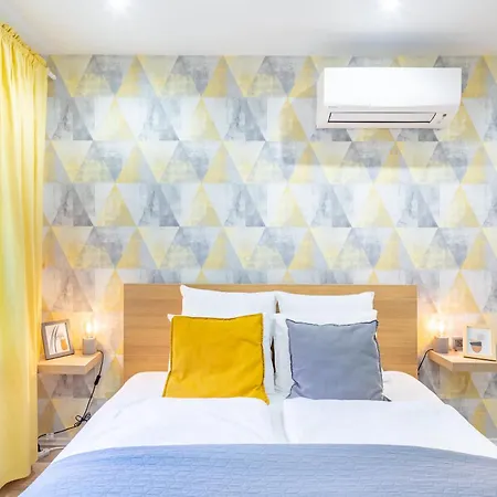 Sunlit Hideaway Apartment *