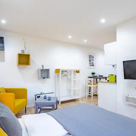 Sunlit Hideaway 公寓 *